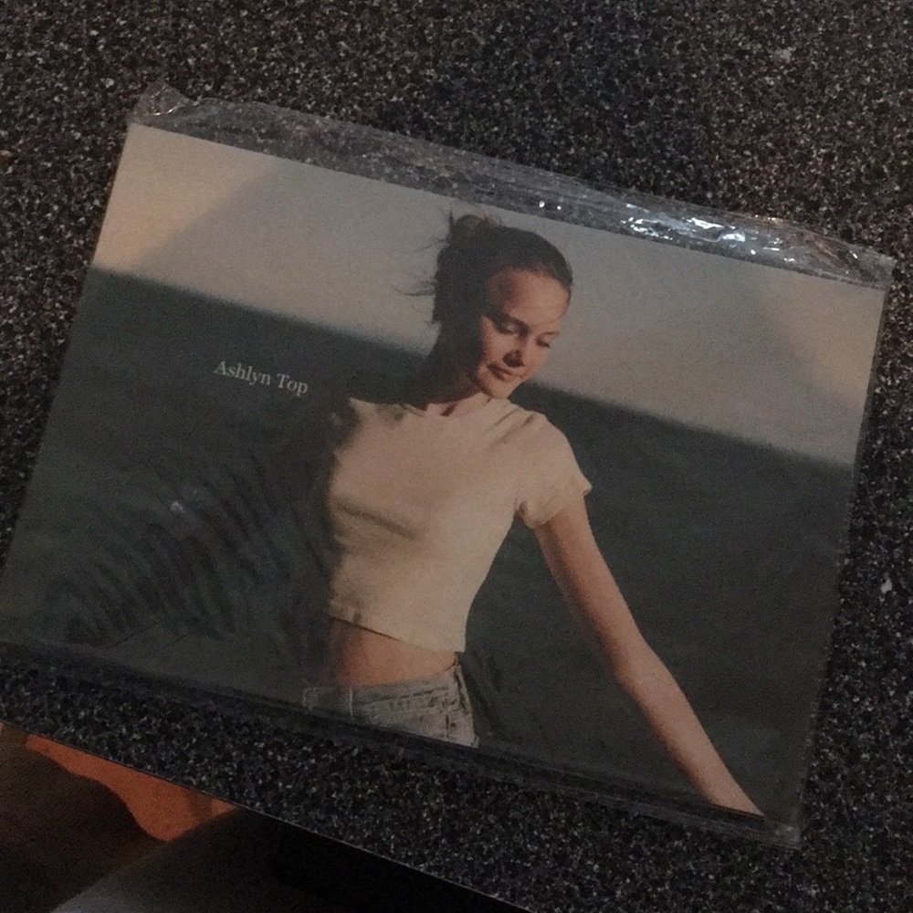 BNWT Brandy postcards